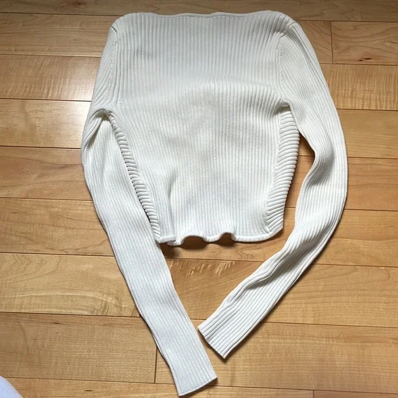 NWOT Abercrombie White Ribbed Front Twist Sweater - Picture 5 of 7